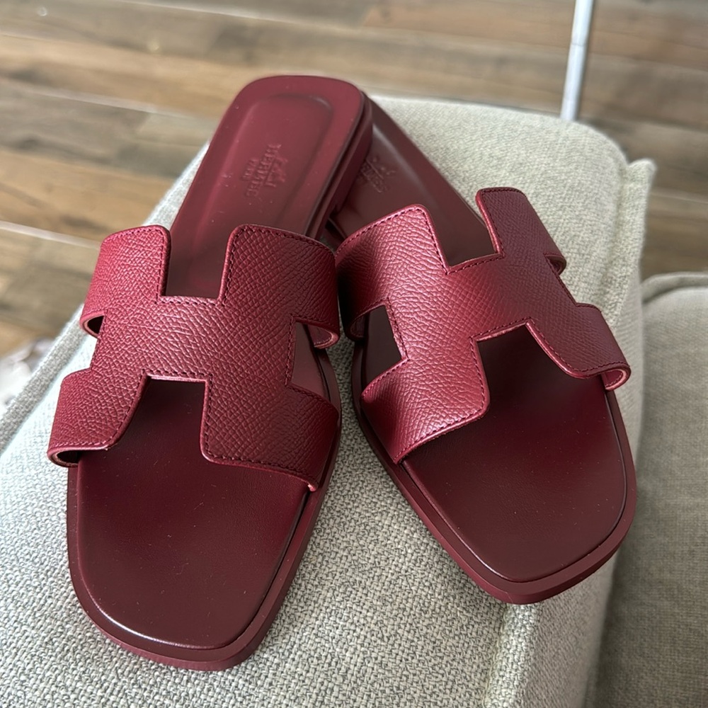 Brand new Oran Sandle in red
